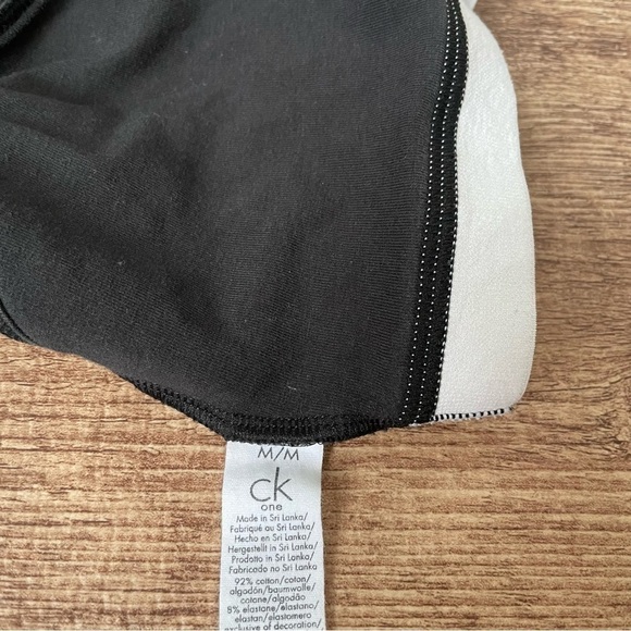 Calvin Klein Branded Black and White Bralette Size Medium - Picture 3 of 3